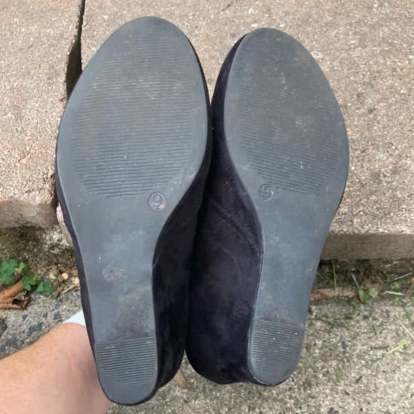 X-APPEAL Black Suede Wedges “Flynn” - Picture 6 of 11